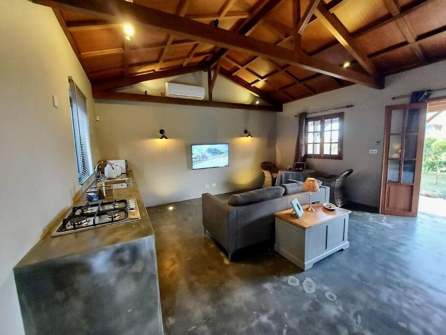 Lakaz Kannell - Vanilla Lodge, Secluded Outside Bath & Shower Infinity Pool カップ・マルールー エクステリア 写真