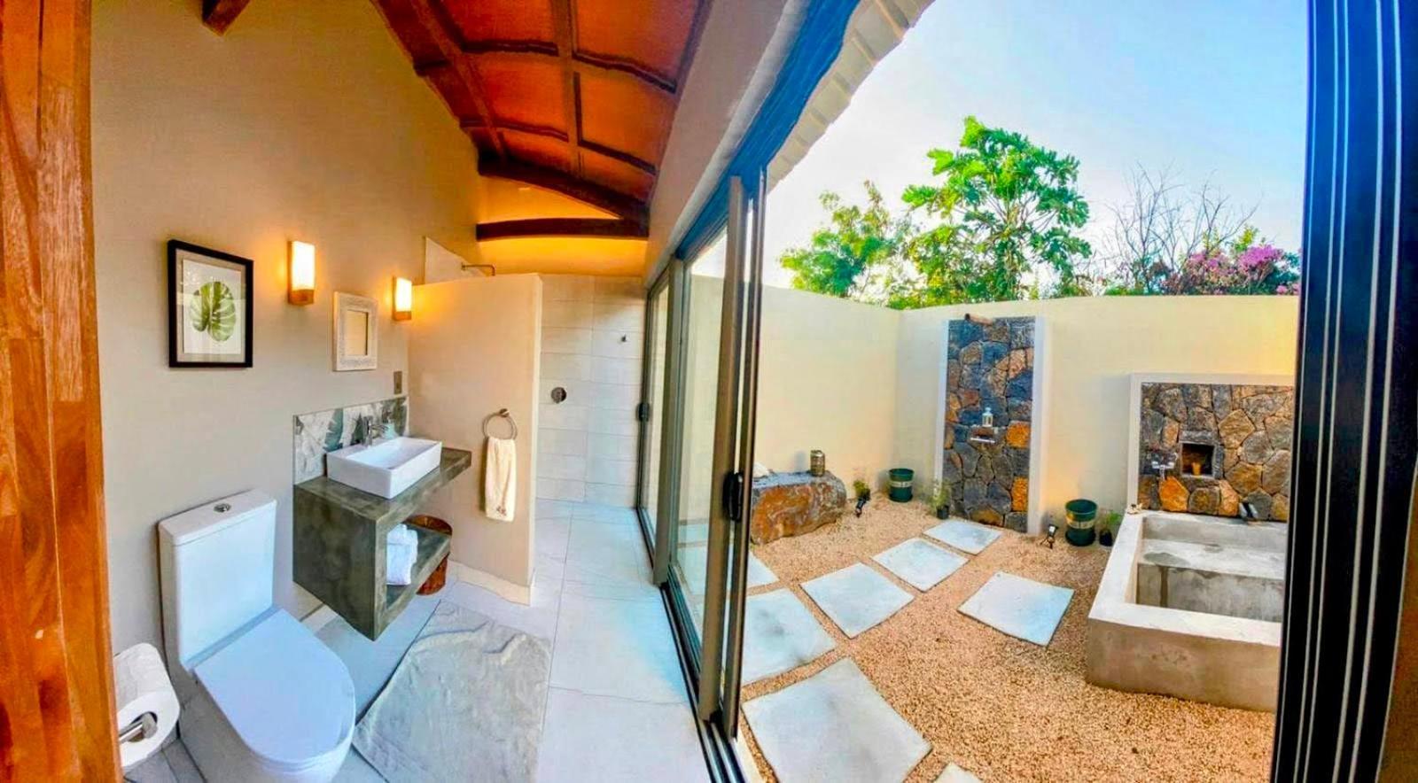 Lakaz Kannell - Vanilla Lodge, Secluded Outside Bath & Shower Infinity Pool カップ・マルールー エクステリア 写真