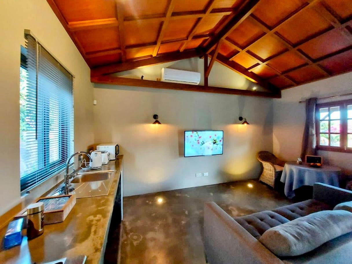 Lakaz Kannell - Vanilla Lodge, Secluded Outside Bath & Shower Infinity Pool カップ・マルールー エクステリア 写真